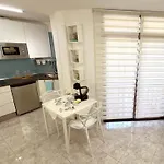 Encantador Con Terraza, Cristianos